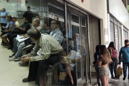 El Registro de la Propiedad de Guayaquil ofrece certificados en línea, aunque la disponibilidad y eficiencia siguen siendo retos.