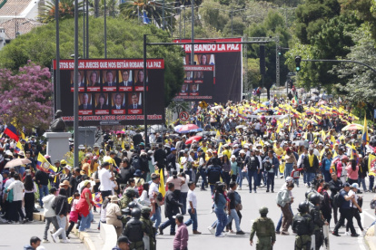 El 12 de agosto de 2025, el presidente Daniel Noboa fue parte de una marcha que se dirigió a la Corte Constitucional.