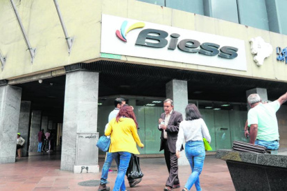 Ente. El dinero que los afiliados aportan al IESS es administrado y controlado por el Biess, el banco de esa entidad.