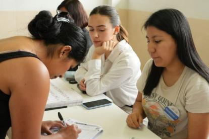 Ciudadanos que integraron las Juntas Receptoras del Voto en 2025 ya pueden cobrar su compensación, según informó el CNE.