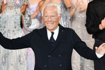 Giorgio Armani, ícono de la moda italiana, falleció a los 91 años dejando un legado que marcó la industria y Hollywood.