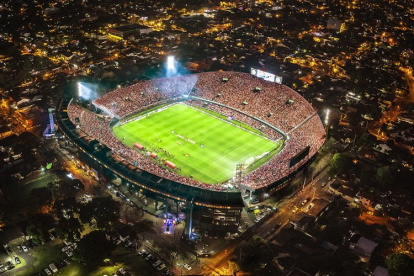 El partido de Ecuador es en el estadio Defensores del Chaco en Asunción.