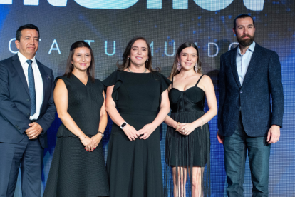 Roberto Falconí, Katherin Miño Sánchez, Evangelina Gómez-Durañona, Cristina Vela y Juan Marino.