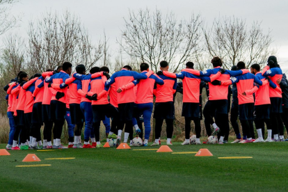 Una oración de la Tri antes del último entrenamiento para enfrentar a Paraguay.