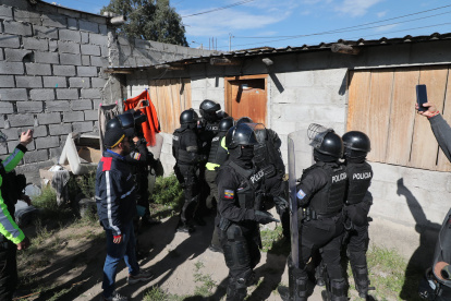 Quito refuerza control en Calderón con operativo contra invasiones y tráfico de tierras