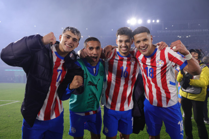 La selección paraguaya celebra su clasificación al Mundial de la FIFA 2026, un logro que paraliza a todo el país.