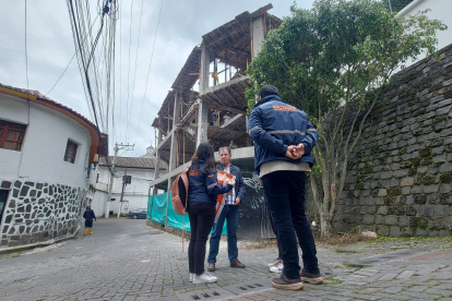 Según los vecinos, la construcción, que está ubicada en el centro de Guápulo, afecta el entorno patrimonial y cultural.