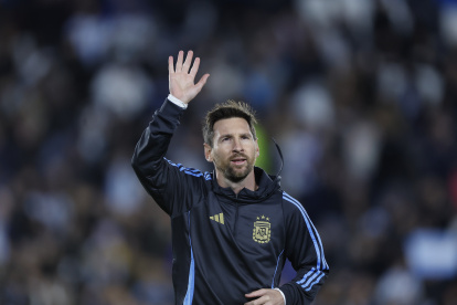 Previo al duelo de Argentina y Venezuela, Lionel Messi saludó a la hinchada.
