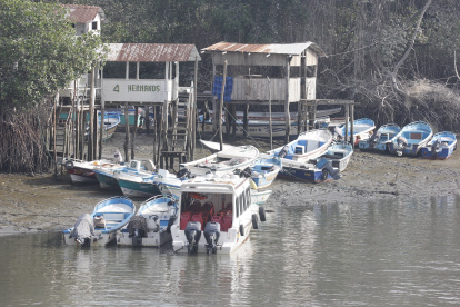 En Puná, el riesgo de inundarse por la subida del nivel del mar es inminente.