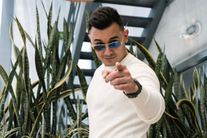 Christian Maquilón es actor desde que era niño. Ahora trabaja en teatro y con marcas.