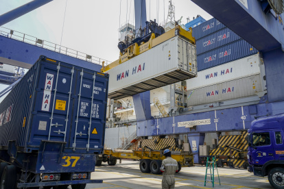 Las actividades de comercio exterior en el Puerto Marítimo de Guayaquil.