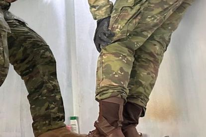 Imagen referencial de un operativo. Los militares fueron detenidos durante varios allanamientos en Loja.