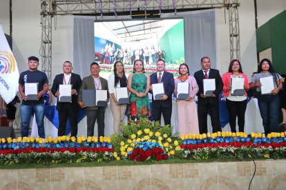 La presidenta del CNE, Diana Atamaint, entregó las credenciales a las autoridades electas de Sevilla Don Bosco