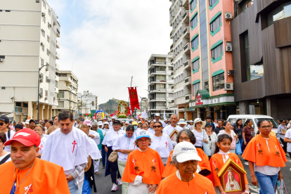 El evento religioso congregó a integrantes de más de una treintena de parroquias marianas de Guayaquil.