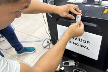 El banco de preguntas que elaboren los catedráticos serán guardados en un servidor, cuyo aparato contará con custodia policial.