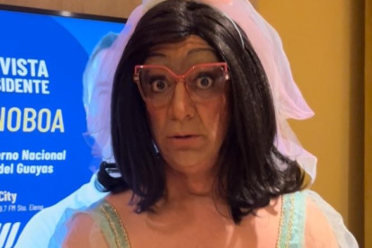 Fernando Villarroel caracteriza a la Prefecta Maravilla.nando Villarroel