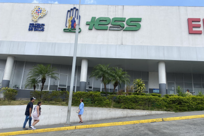 El hospital del Instituto Ecuatoriano de Seguridad Social se ubica en la av. del Bombero.