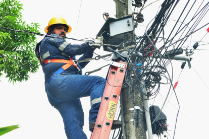El Municipio de Guayaquil informó que, en lo que va de 2025, ha reemplazado 28 kilómetros de conductores y 373 elementos como transformadores, luminarias y kits.