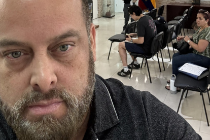 Xavier Jordán publicó en la red social X una foto de su presencia en el Consulado de Ecuador en Miami, Estados Unidos.