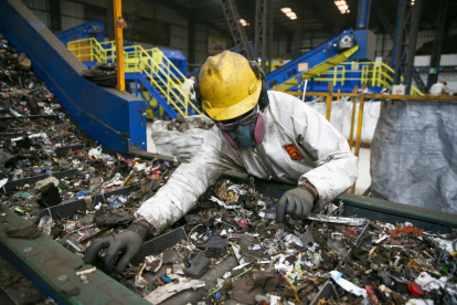 La chatarra es transformada en "acero verde".