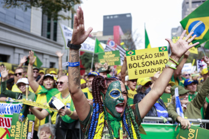 Una simpatizante del expresidente de Brasil, Jair Bolsonaro, durante una manifestación este domingo, 7 de septiembre de 2025, en la ciudad de São Paulo (Brasil).