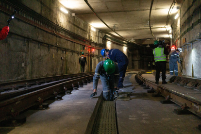 El Metro de Quito cumple 100 millones de viajes mientras el reperfilado de rieles sigue pendiente, segun edil Andrés Campaña.