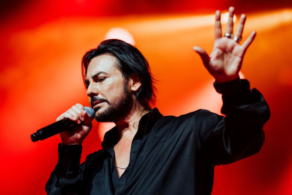 Beto Cuevas tiene 57 años.