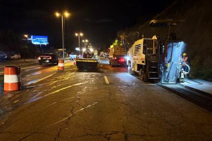 En ese sector de la Ruta Viva se realiza un bacheo técnico.