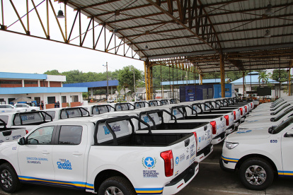 Municipio de Guayaquil renueva su flota: 144 autos viejos fuera, 55 camionetas llegan.