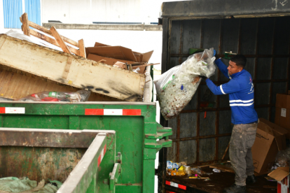La basura se dirige a los centros de acopio de Guayaquil.
