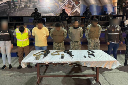 Los cuatro militares fueron detenidos tras una inspección de la Unidad de Investigación de Puertos y Aeropuertos.