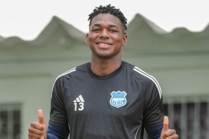 Justin Cuero jugador del Bombillo listo para el Clásico.