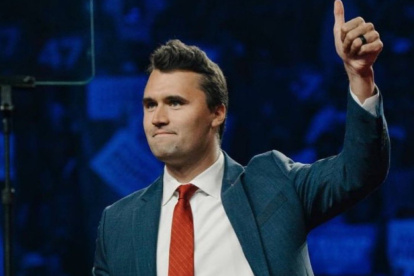Charlie Kirk causaba polémica por su postura ultraconservadora para debatir.