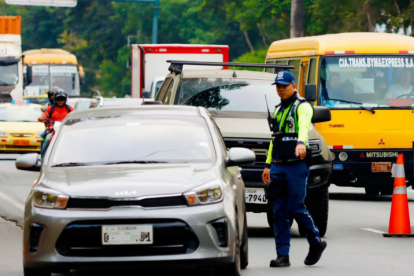 Referencial. El cierre de las vías en Guayaquil es una problemática que la ciudadanía denuncia constantemente.