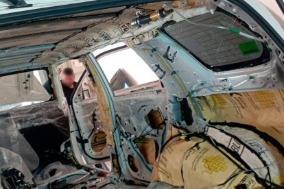 Para blindar un vehículo se desarma la estructura en su totalidad.