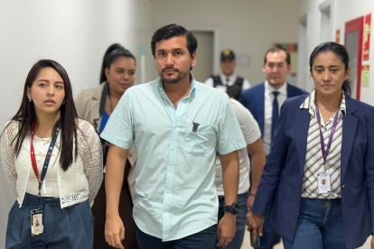 El ministro de Salud realizó inspecciones sorpresa en hospitales y bodegas de Manabí