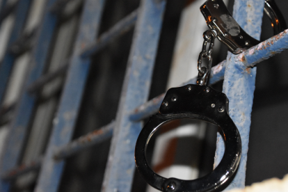 Las personas se reunieron frente a la Fiscalía para pedir justicia por el crimen de abuso sexual contra la mujer de tercera edad.