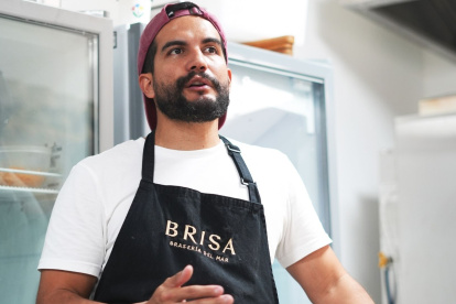 Juan José Morán realiza talleres de panadería