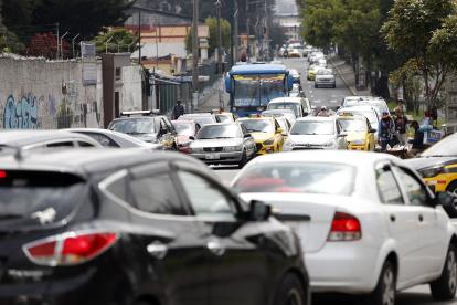 La medida vial se aplica en la capital de lunes a viernes en la mañana y en la tarde. No está vigente en los valles de la ciudad.