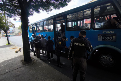 La Policía intensificó los operativos en los buses tras la muerte de un pasajero en un violento asalto.