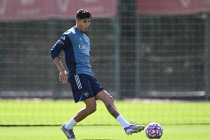 Piero Hincapié en su primer entrenamiento con Arsenal este jueves 11 de septiembre.