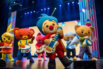 Los personajes de Plim Plim en concierto.