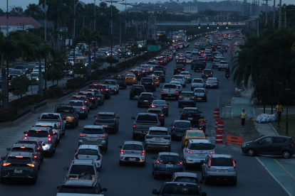 Congestionamiento. Conductores denuncian que los trayectos diarios son un suplicio, con congestiones que alargan los viajes para llegar a sus destinos. Con o sin trabajos, alegan, las demoras son las mismas.