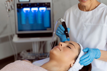 La Asociación Ecuatoriana de Dermatología y Ciencias Afines celebra 25 años con una jornada de conferencias sobre psoriasis, cáncer de piel, acné, vitíligo y más.