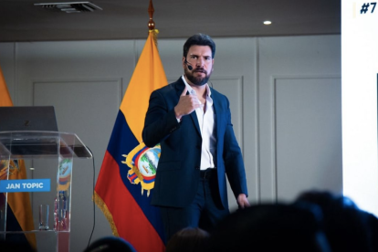 Jan Topic denunció ataques coordinados contra su entorno y cuestionó el rol de la Policía Nacional.