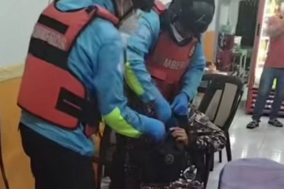 Dos guías penitenciarios fueron víctimas de un ataque armado mientras se encontraban merendando en un comedor.