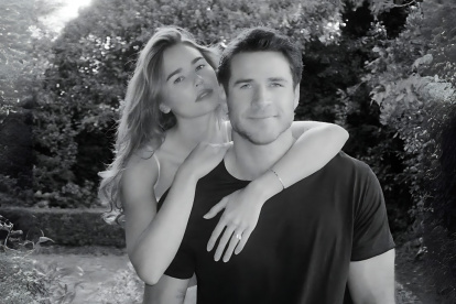 Liam Hemsworth y Gabriella Brooks se comprometen tras seis años de relación.