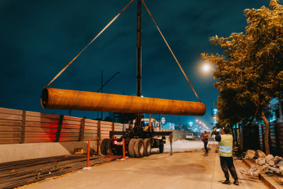 Las vigas llegaron la madrugada de este 12 de septiembre.