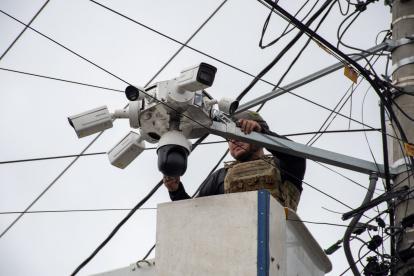 Un total de 40 cámaras de videovigilancia instaladas de forma clandestina fueron retiradas en cantones de Machala, Pasaje y Puerto Bolívar.