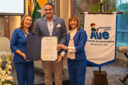 Mechita Novack de Ycaza, Juan José Yúnez y July Saab de Auad.